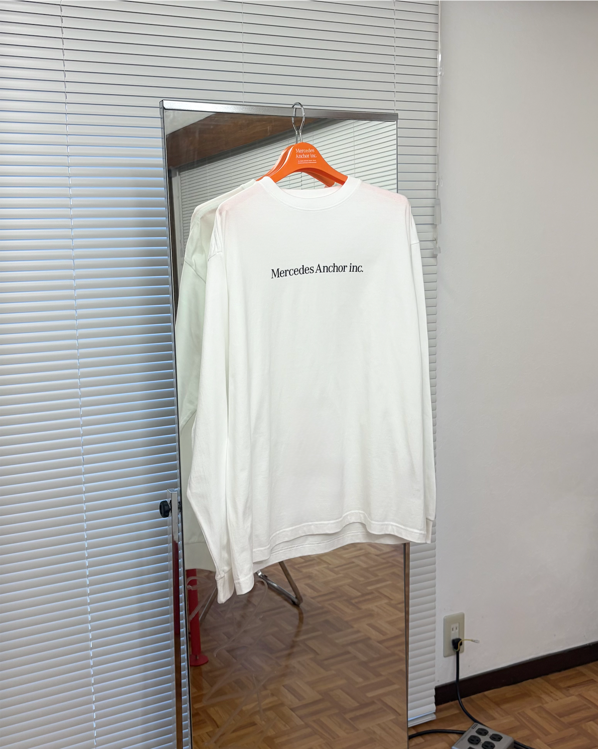 FLOCKED LOGO L/S TEE WHITE